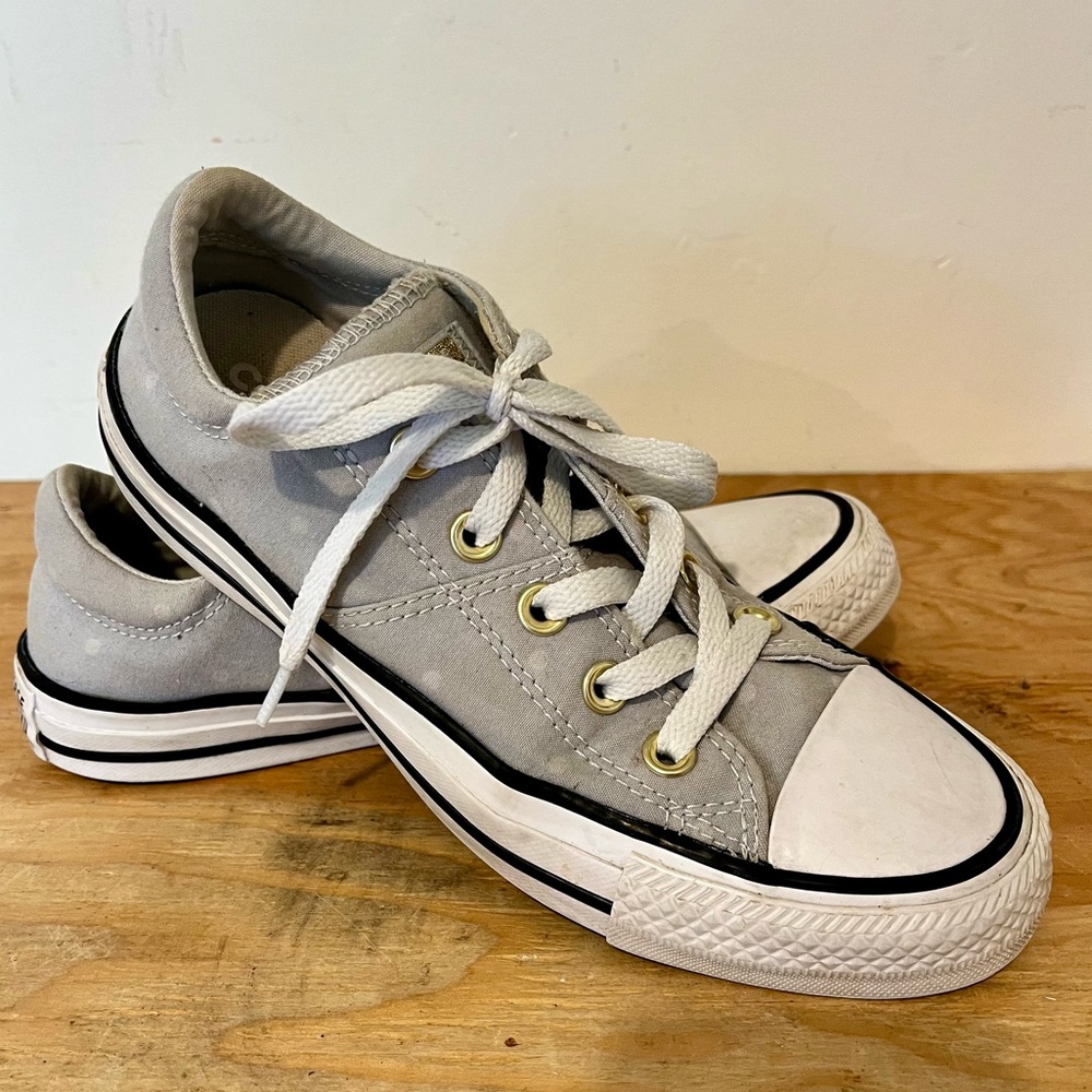 CONVERSE gray & white polka dot sneakers size 6
